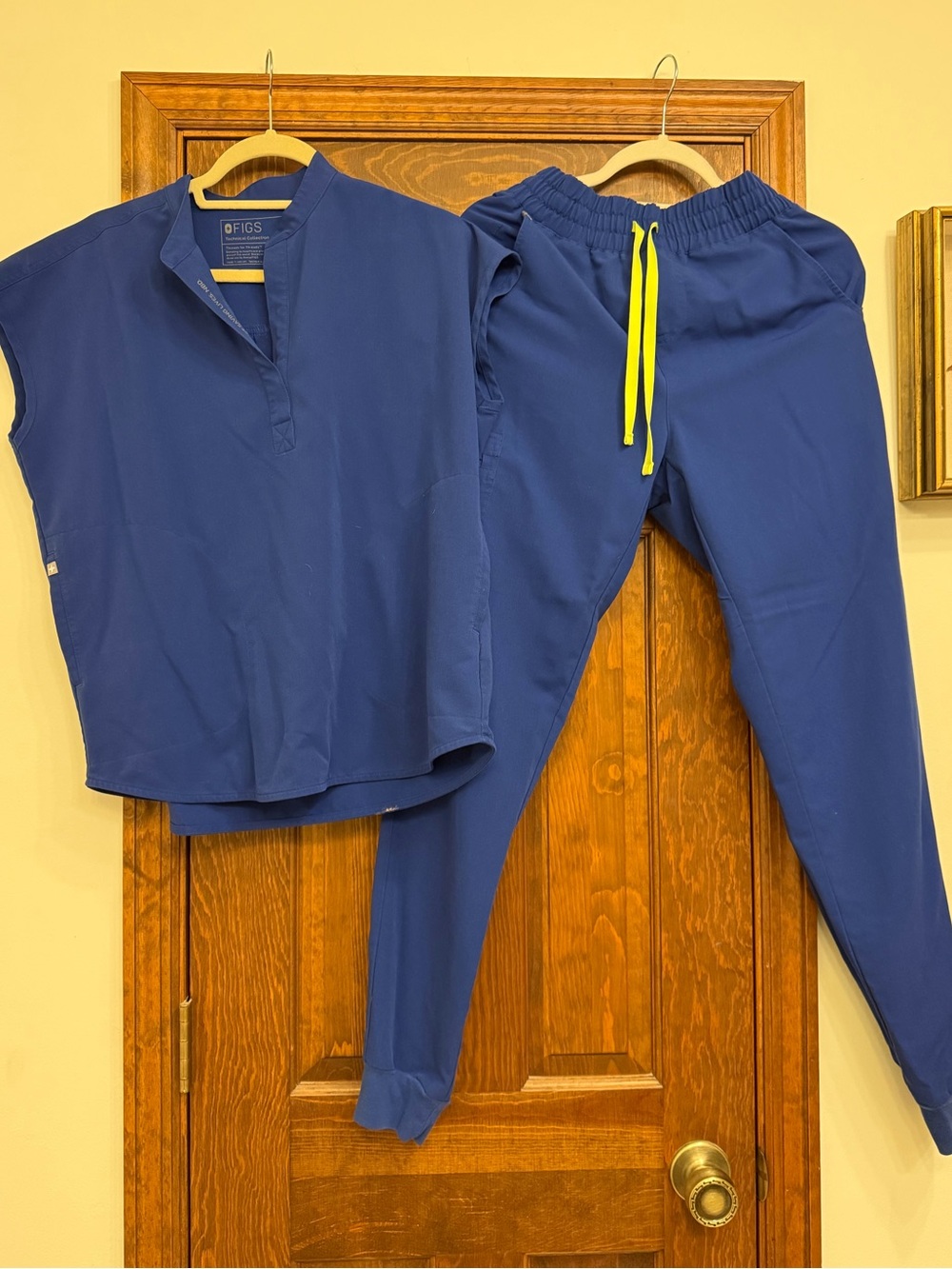 Figs Women’s Electric Blue Scrub Set